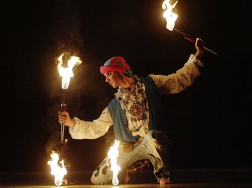 Artiste jongleur de feu