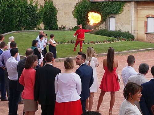 Artiste cracheur de feu